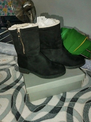 GISICODE boots new with fur and zipper, black