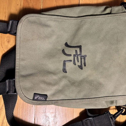 Asics Tiger vintage crossbody bag used, green with Japanese character