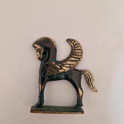 Ancient Greek decorative items like new from museums