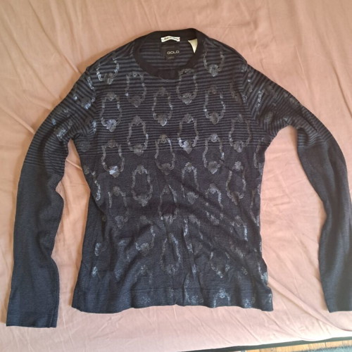 Energy shirt like new, blue with embossed designs