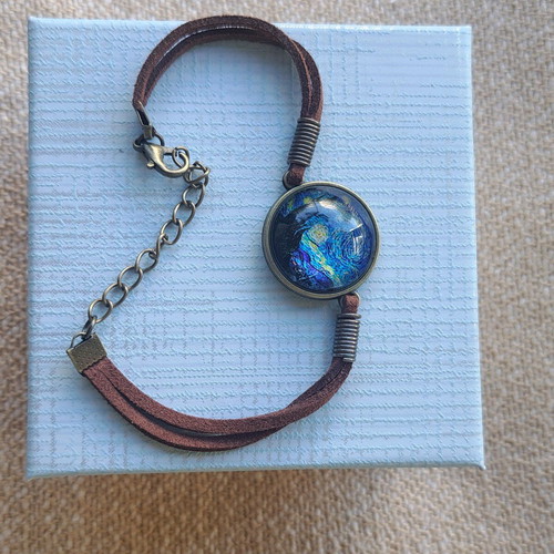 Van Gogh Starry Night Bracelet like new, multicolor with leather strap