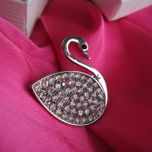 Swan brooch new, silver with artificial zircon