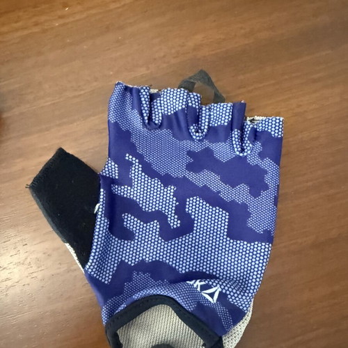 Reebok Women Training Gloves Like New, Purple Lycra Fitness