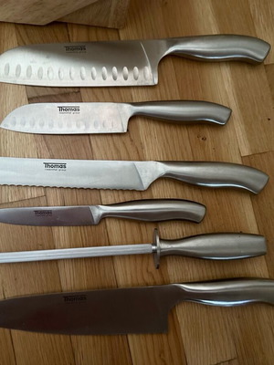 Thomas knife set with stand like new