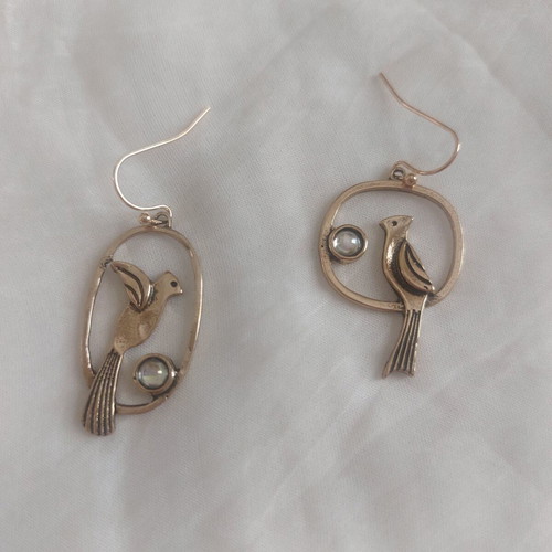 Two Little Birds vintage gold-tone earrings like new