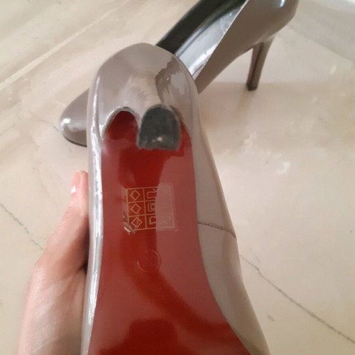 Patent leather pumps with red sole, size 37