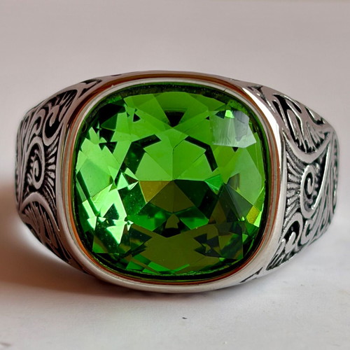 Green Emperor Signet Ring brand new, 316L stainless steel, emerald green