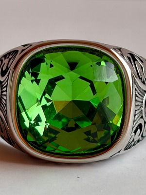 Green Emperor Signet Ring brand new, 316L stainless steel, emerald green