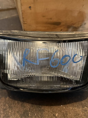 Γνήσιο μπροστινό φανάρι Suzuki RF 600 / RF 900 μεταχειρισμένο σε πολύ καλή κατάσταση