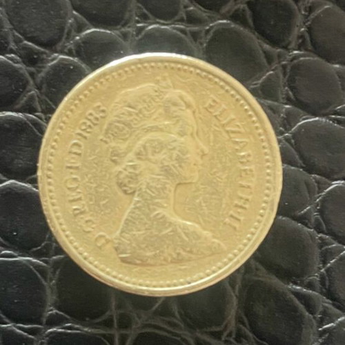 One Pound 1983 coin used, rare British collectible