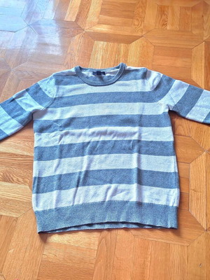 Gap women's gray sweater size M like new