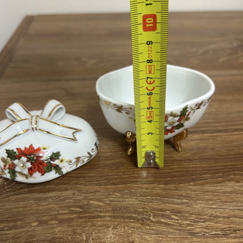 Porcelain decorative box Quality Limoges Christmas, like new