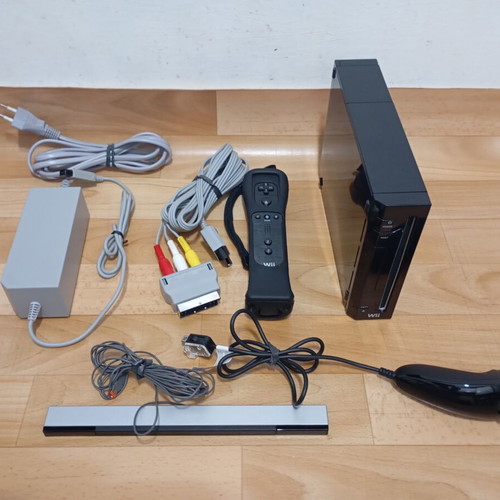 Wii console with controller used, good working condition