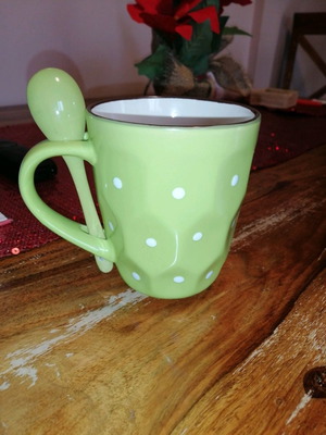 Mug with spoon green with white dots