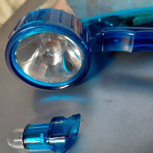 Dynamo flashlight with extra bulb like new