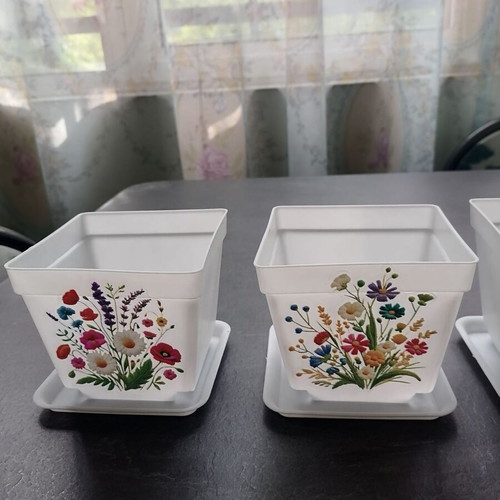 Set of 3 small flower pots new, plastic with drainage holes