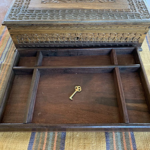 Handcrafted vintage jewelry box with key from Indonesia