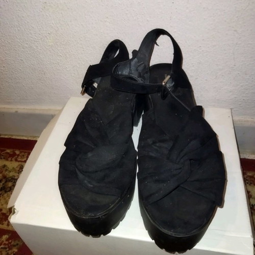 Pull & Bear platform shoes used, size 41, black with strap defect