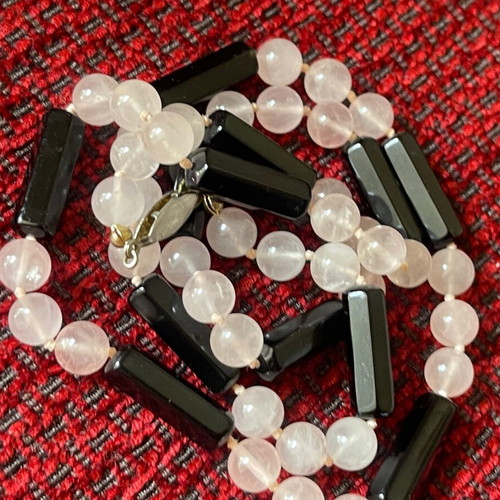 Vintage necklace with quartz and quartzite semi-precious stones like new