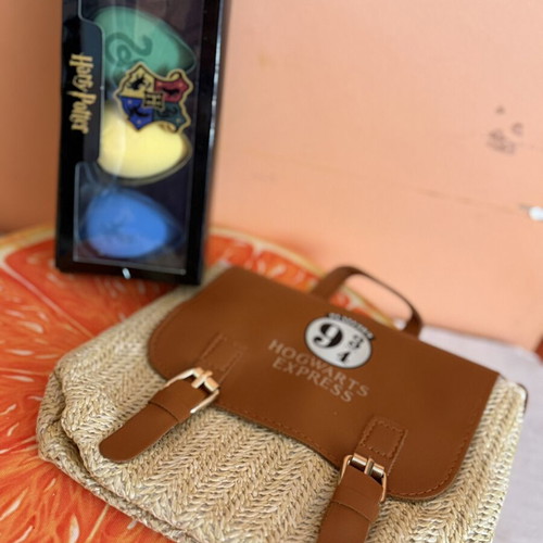 Harry Potter Makeup Sponge Set and Hogwarts Express Backpack like new, beige multicolor