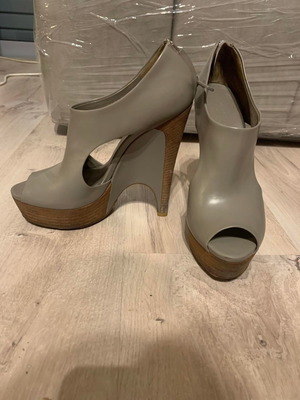Gucci παπούτσια pip toe δερματινά γκρι μεταχειρισμένα, μέγεθος 38