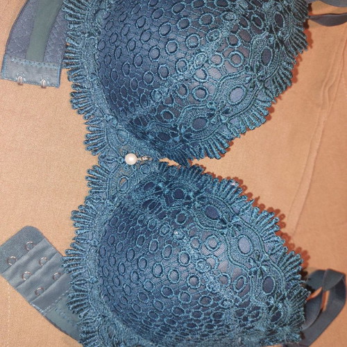 Petrol lace bra 80B used with pearl detail and removable straps
