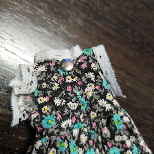 Bibibo dress used with back fastening and slightly frayed sleeves