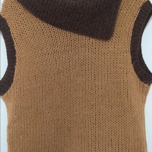 Sleeveless sweater used, beige with dark brown collar, size M