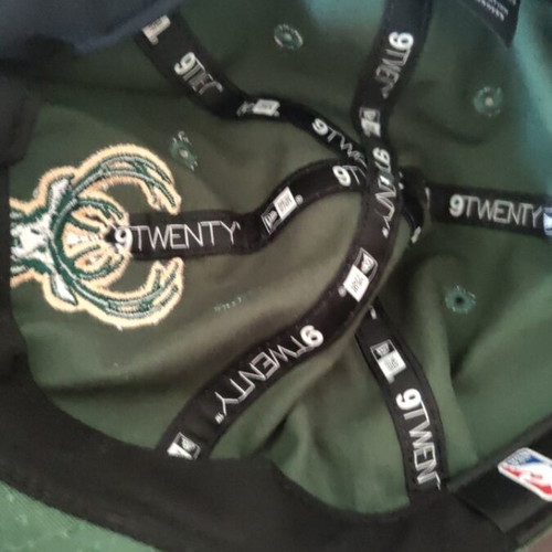 New Era Milwaukee Bucks green hat like new