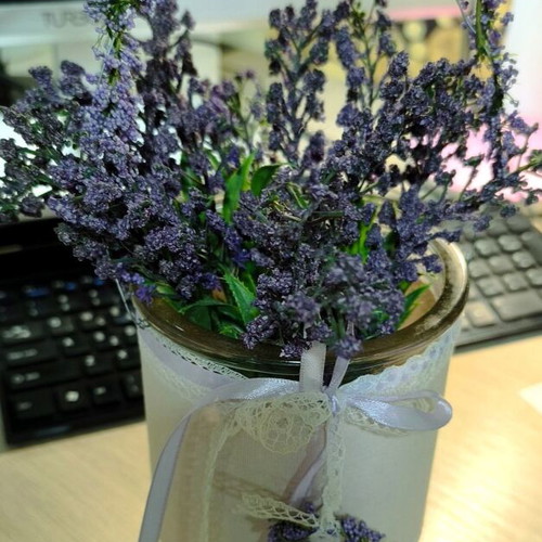 Glass vase with lavender flowers like new
