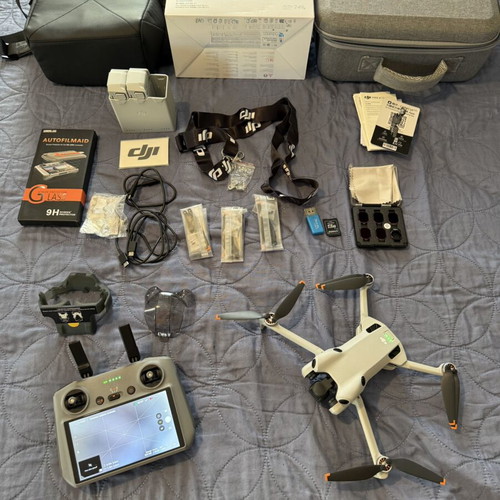 DJI Mini 4 Pro FlyMoreCombo with DJI RC2 controller