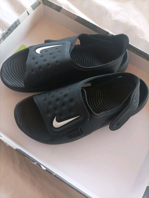 Nike παιδικό πέδιλο νούμερο 33 μεταχειρισμένο, μαλακό αντιολισθητικό