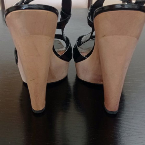 Schutz sandals new with wooden heel and patent leather size 40