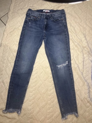 Tommy Jeans slim fit jeans size 31 32 like new with frayed and ripped details