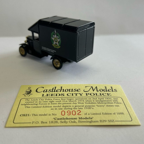 Lledo 1983 Morris Van Leeds City Police new
