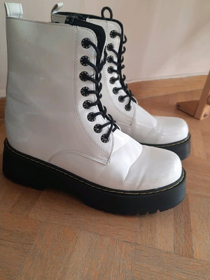 White Dr.Martens Style Ankle Boots used, size 40