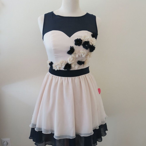 Chi Chi London dress size UK 8 new with small defect