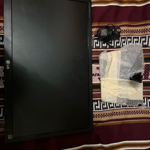 LG Flatron E2242C monitor used for parts with power supply