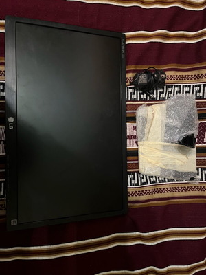 LG Flatron E2242C monitor used for parts with power supply