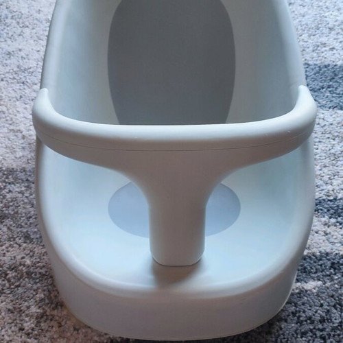 Chicco Baby Bath Tub with Shower Base like new