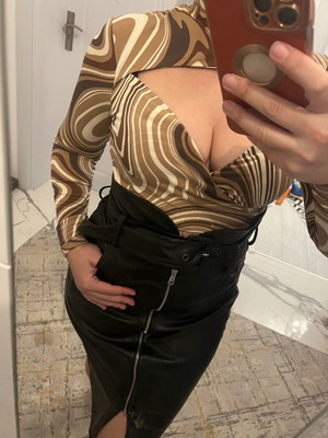 Amisu Crop Top Semi Polo with Cutout Neckline like new, Size M, Beige and Brown