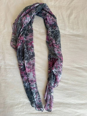 Scarf Pashmina with gray, pink, purple pattern like new