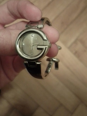 Gucci women's watch used, small and elegant, gray