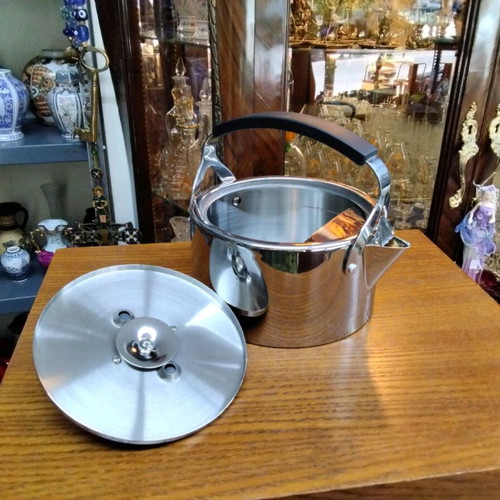 Teapot new for brewing hot beverages