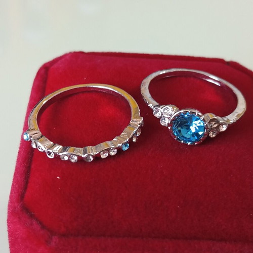 Women's ring size 7 with round turquoise stone, new