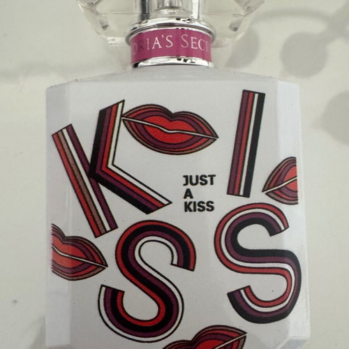 Victoria’s Secret Just a kiss Eau de parfum 50ml like new