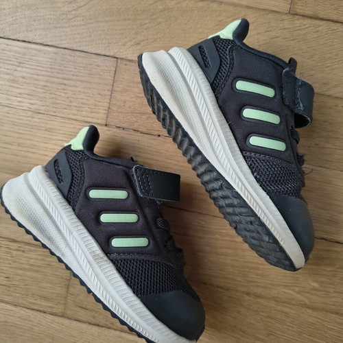Adidas toddler shoes size 21