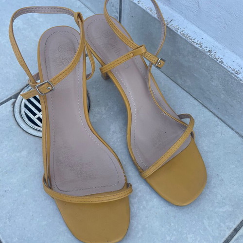 Yellow sandals size 39 like new
