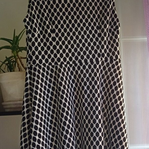 Dress made in Italy, size M, like new, viscose and elastin