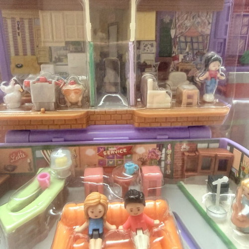 Polly Pocket Collector Friends Compact new, TV series set